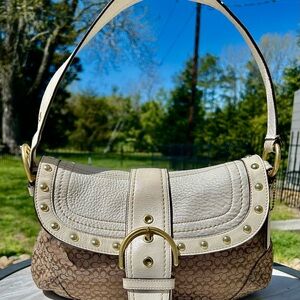 Elegant COACH Genuine Leather Signature Satchel